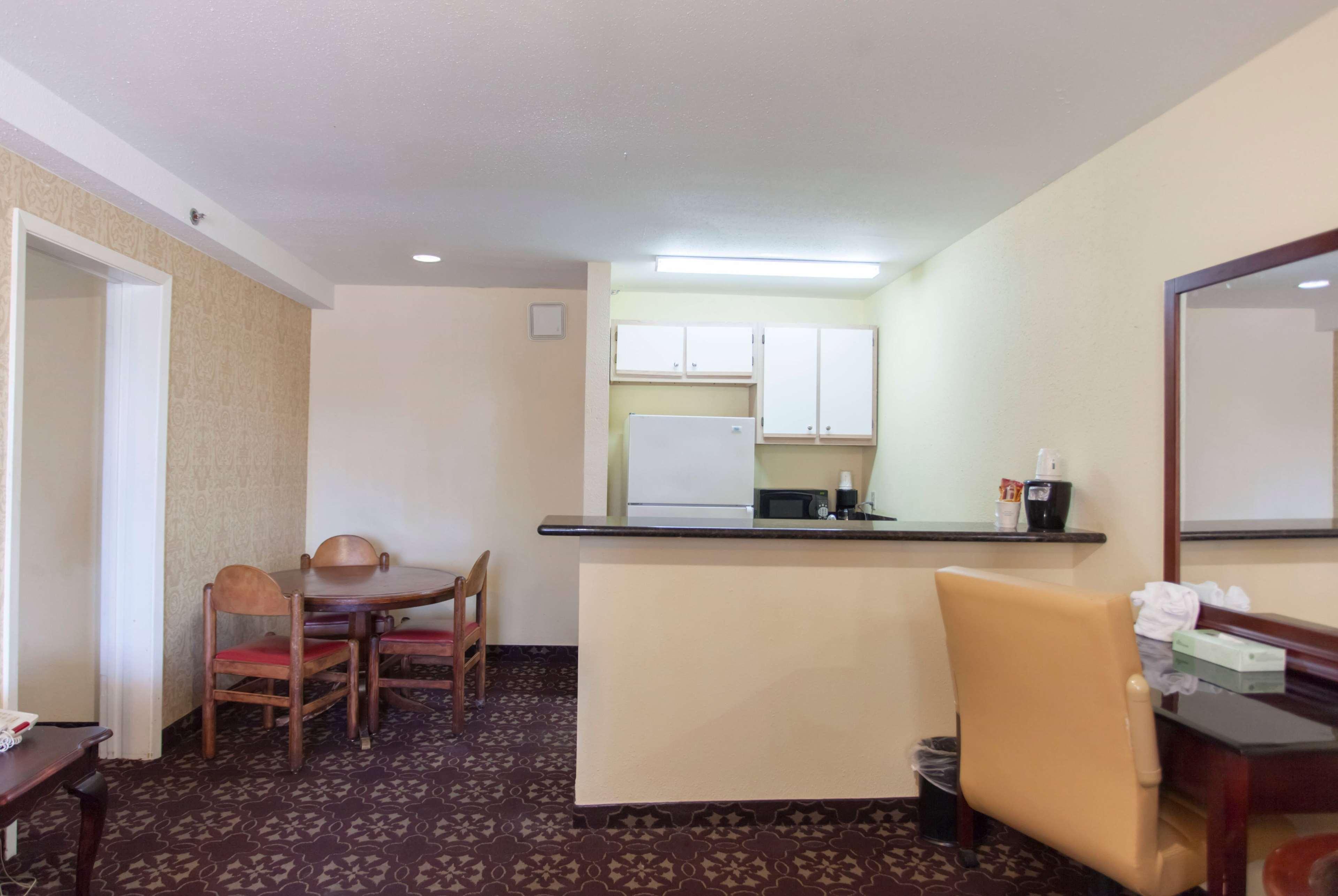 Days Inn By Wyndham Shenandoah The Woodlands Exterior foto