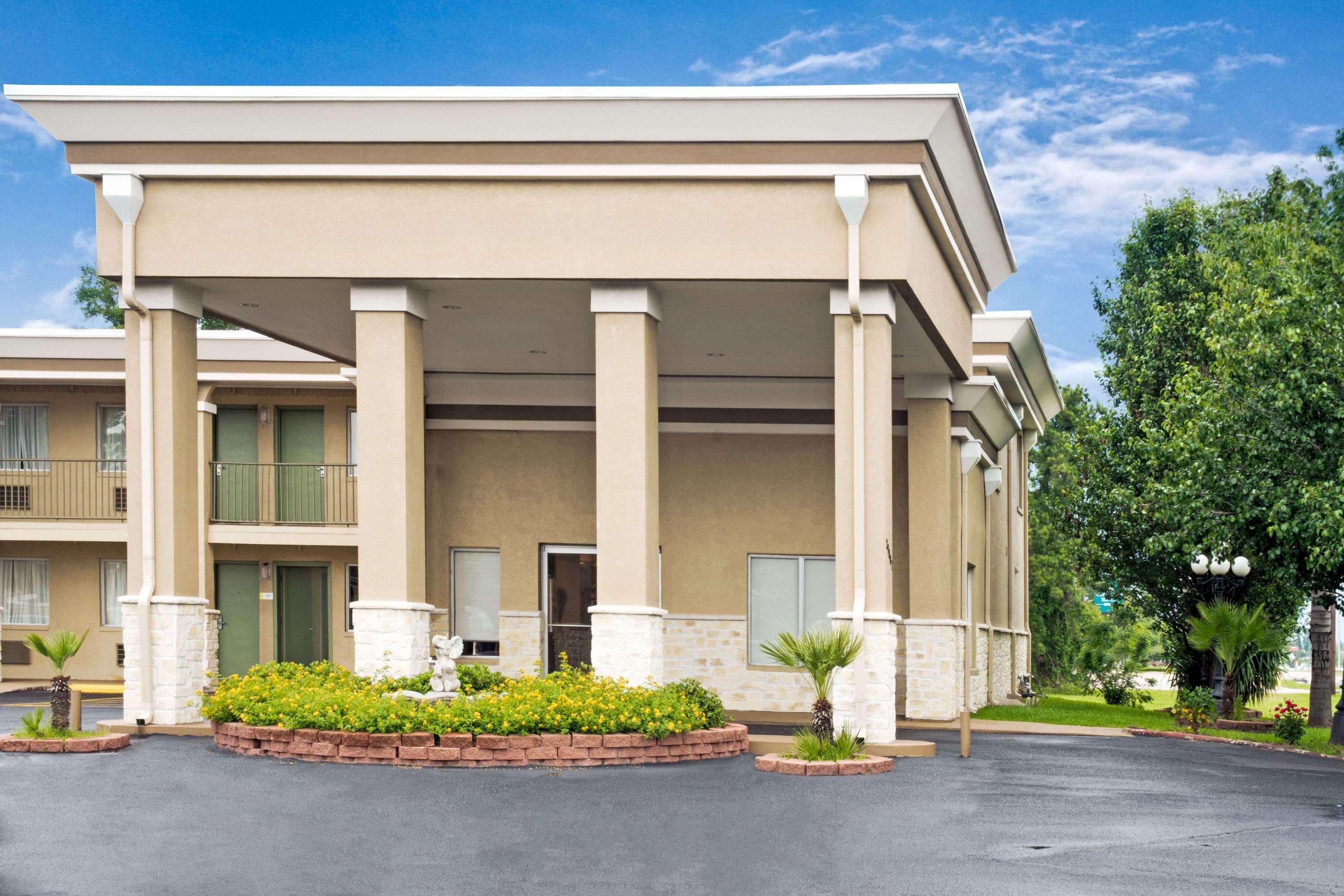 Days Inn By Wyndham Shenandoah The Woodlands Exterior foto